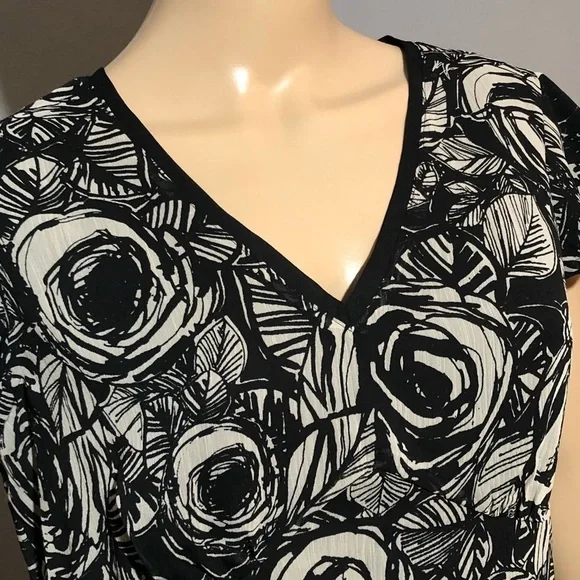 Van Heusen blouse vNeck Flower flower flutter - Picture 3 of 12